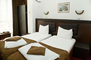 Отель Hotel Metropol Питешти Двухместный номер с 1 кроватью или 2 отдельными кроватями-10