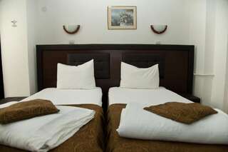 Отель Hotel Metropol Питешти Двухместный номер с 1 кроватью или 2 отдельными кроватями-20